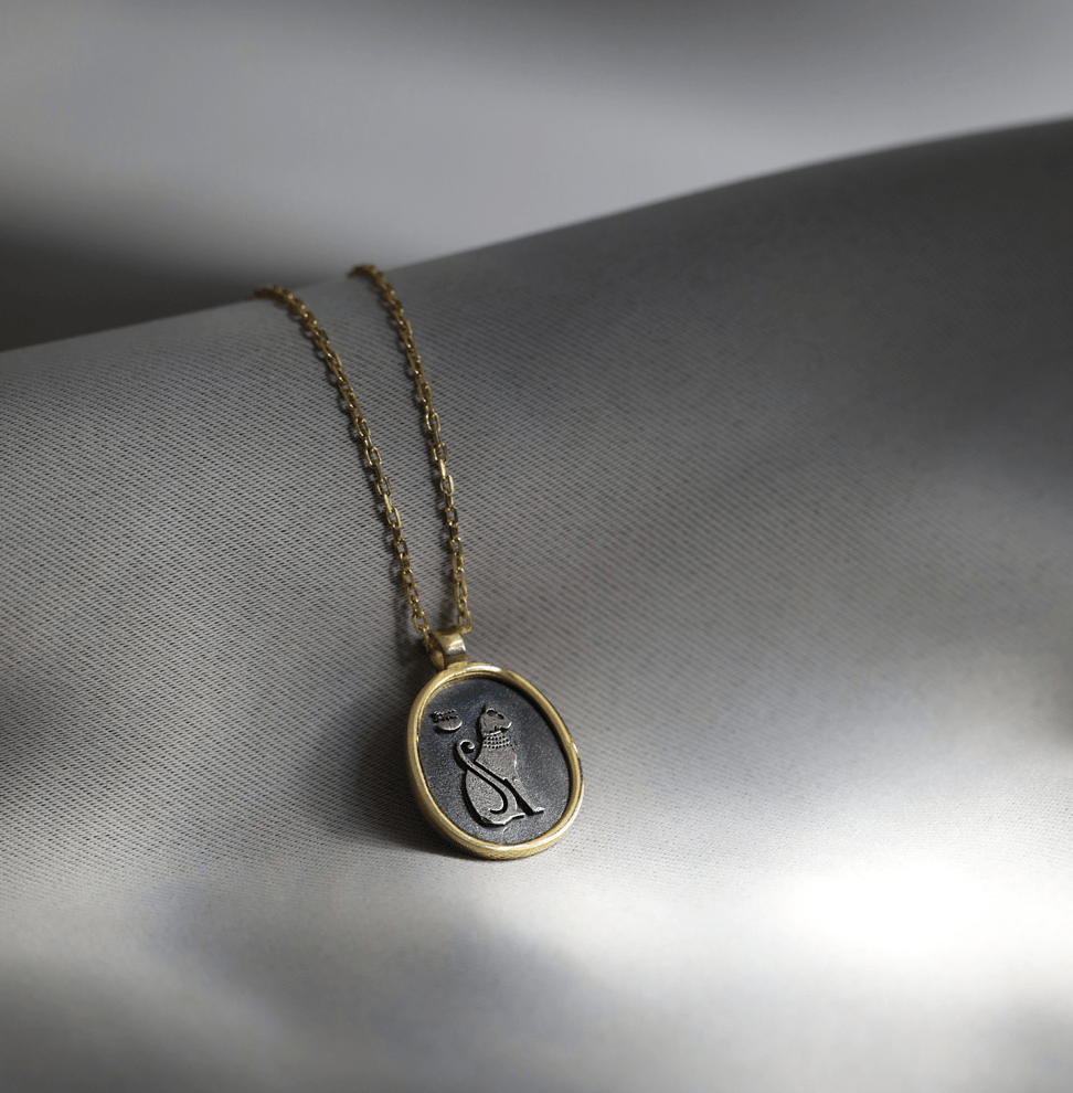 Bastet’s Whisper | Schutzamulet Kette - Tempelkatze - YNNOVIA