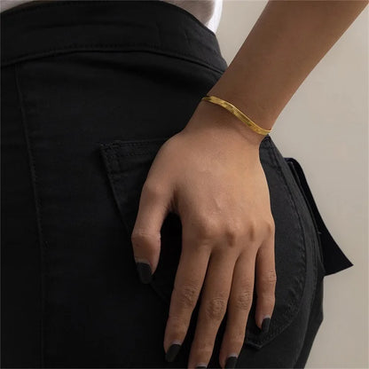 Essential - Herringbone Armreif