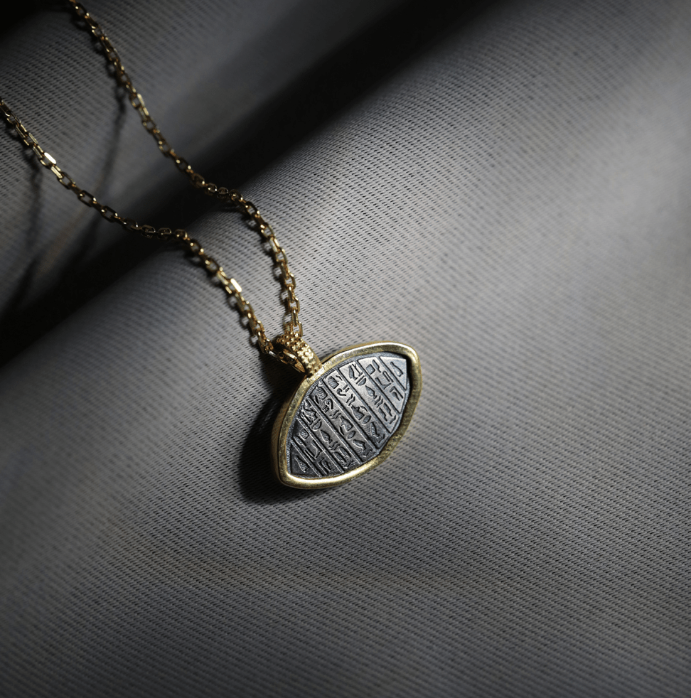 Worte der Götter | Ägyptische Hieroglyphen Kette - YNNOVIA